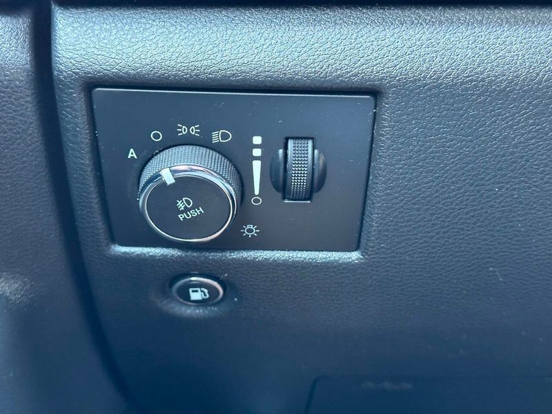 2019 Jeep Grand Cherokee Altitude 4x4 - 22901083 - 34