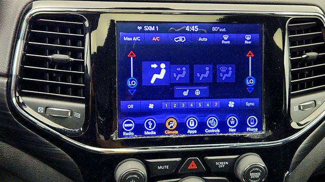 2019 Jeep Grand Cherokee Altitude 4x4 w/ Power Sunroof - 23023135 - 19