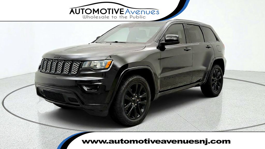 2019 Jeep Grand Cherokee Altitude 4x4 w/ Power Sunroof, Nav, Heated Seats & Black Wheels - 23088531 | Video 1