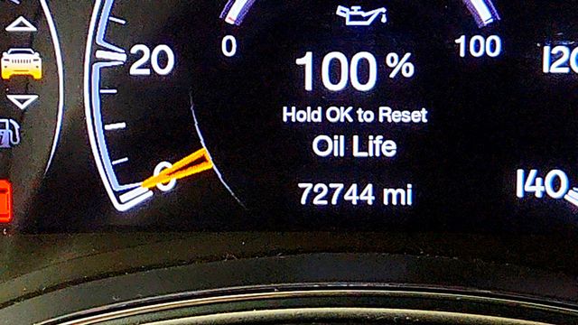 2019 Jeep Grand Cherokee Altitude 4x4 w/ Power Sunroof, Nav, Heated Seats & Black Wheels - 23088531 - 13