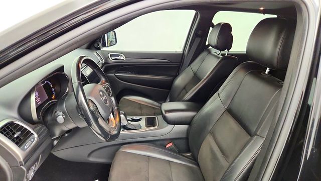2019 Jeep Grand Cherokee Altitude 4x4 w/ Power Sunroof, Nav, Heated Seats & Black Wheels - 23088531 - 18