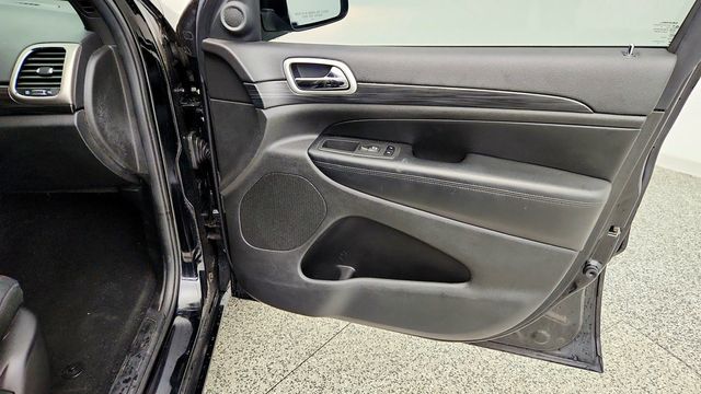 2019 Jeep Grand Cherokee Altitude 4x4 w/ Power Sunroof, Nav, Heated Seats & Black Wheels - 23088531 - 24