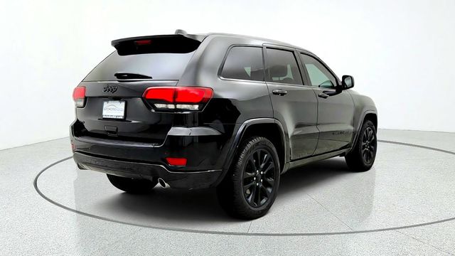 2019 Jeep Grand Cherokee Altitude 4x4 w/ Power Sunroof, Nav, Heated Seats & Black Wheels - 23088531 - 4