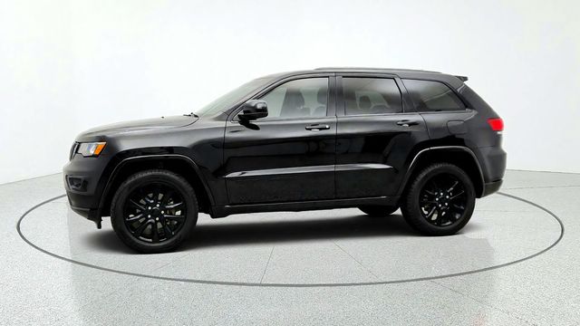 2019 Jeep Grand Cherokee Altitude 4x4 w/ Power Sunroof, Nav, Heated Seats & Black Wheels - 23088531 - 7
