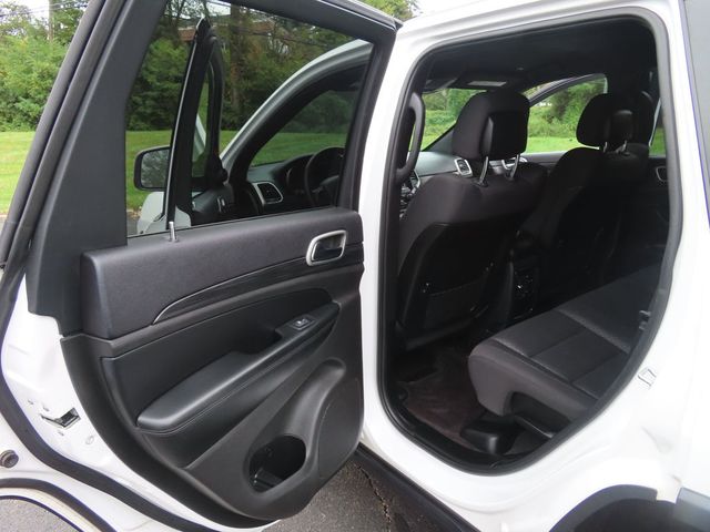 2019 Jeep Grand Cherokee Laredo 4x4 - 22928144 - 24