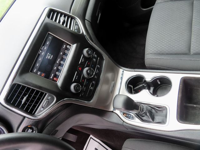 2019 Jeep Grand Cherokee Laredo 4x4 - 22928144 - 32