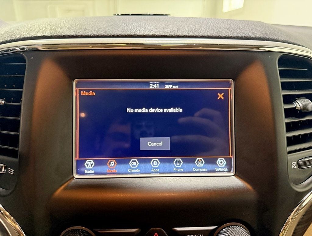 2019 Jeep Grand Cherokee Laredo E 4x2 - 22942798 - 17