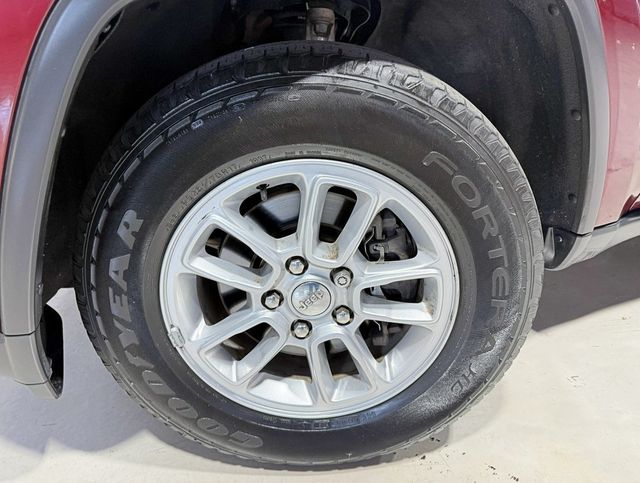 2019 Jeep Grand Cherokee Laredo E 4x2 - 23096504 - 1