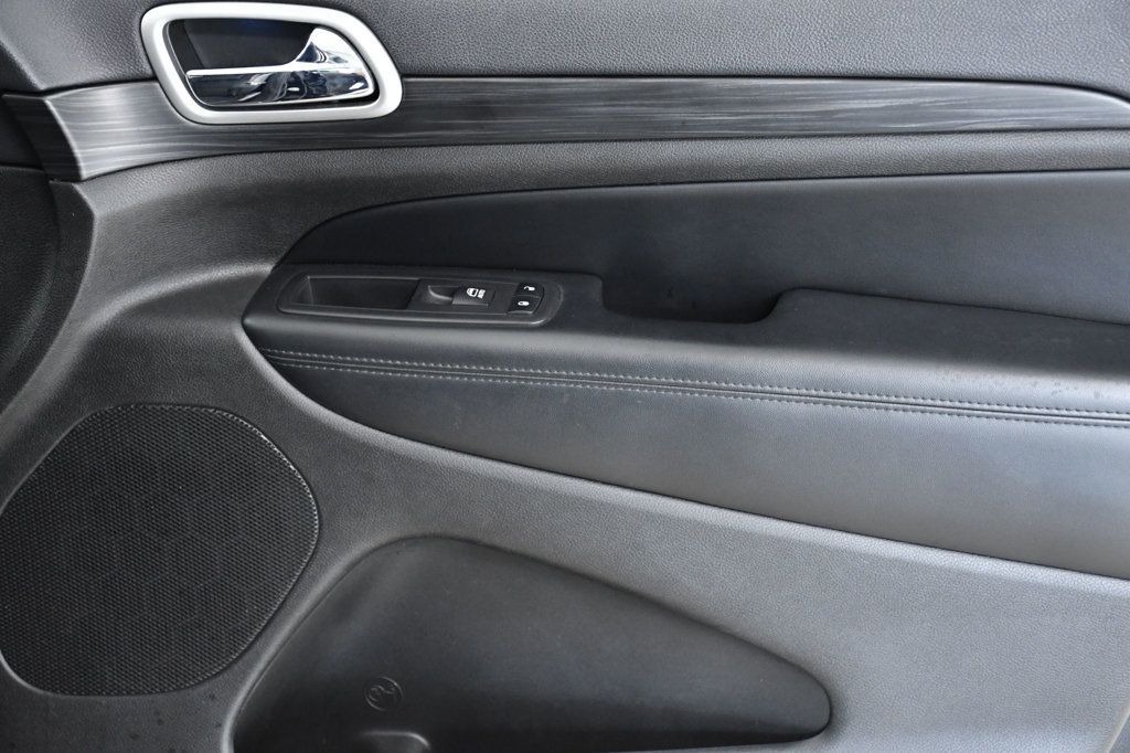 2019 Jeep Grand Cherokee Laredo E 4x2 - 22958155 - 17