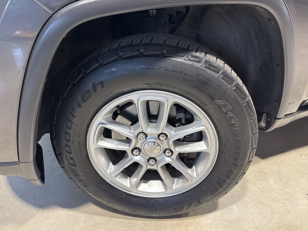 2019 Jeep Grand Cherokee Laredo E 4x4 - 23021286 - 1