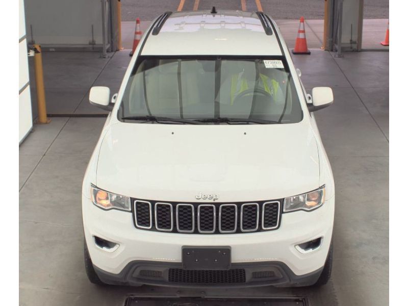 2019 Jeep Grand Cherokee Laredo E photo 2