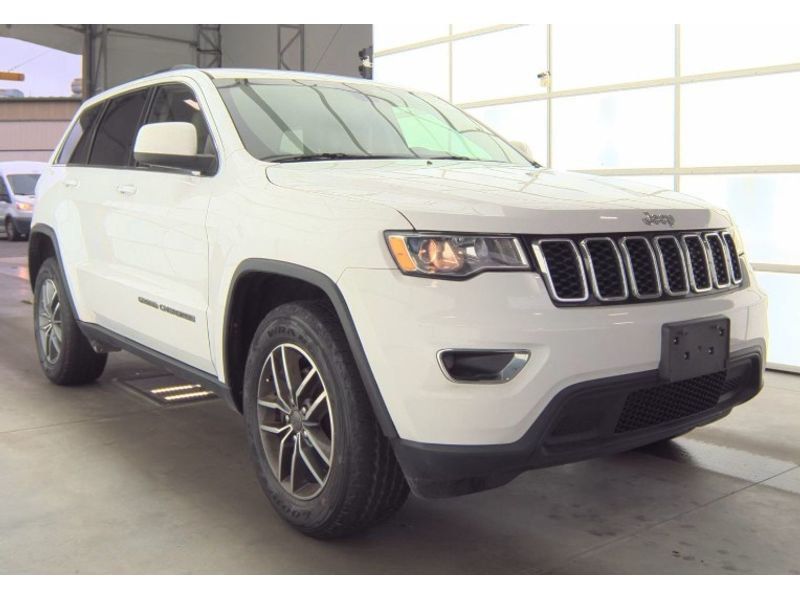 2019 Jeep Grand Cherokee Laredo E photo 3