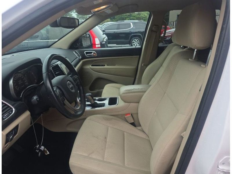 2019 Jeep Grand Cherokee Laredo E photo 8