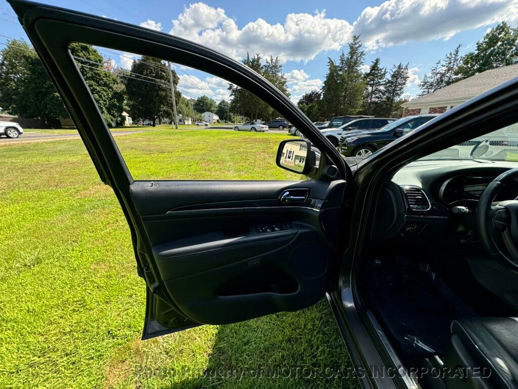 2019 Jeep Grand Cherokee WHAT AN AWESOME LOOKING JEEP! LOADED SUMMIT EDITION!  - 22527194 - 10