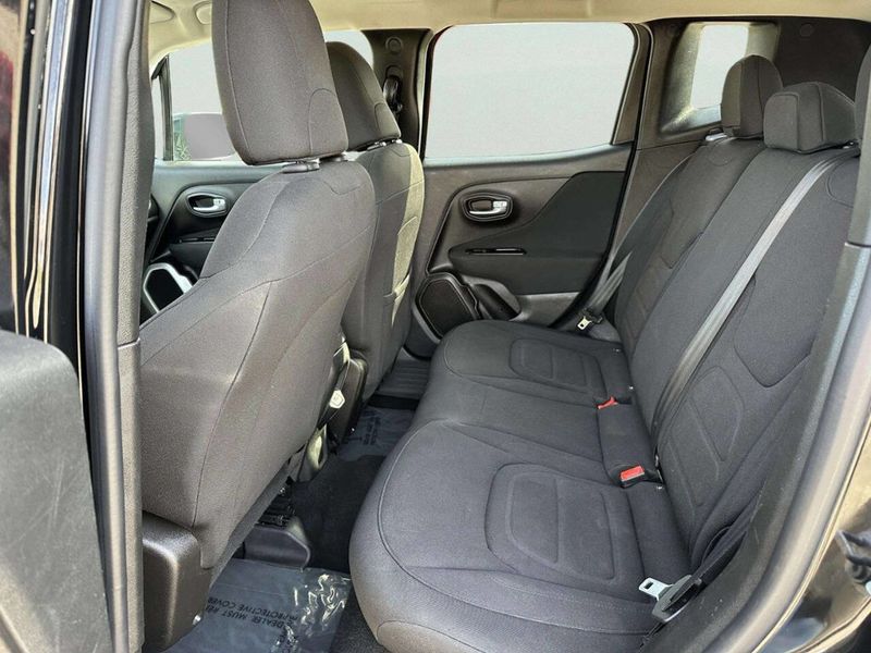 2019 Jeep Renegade Latitude 4x4 - 23000005 - 10