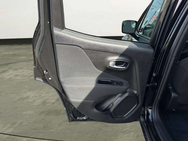 2019 Jeep Renegade Latitude 4x4 - 23000005 - 11