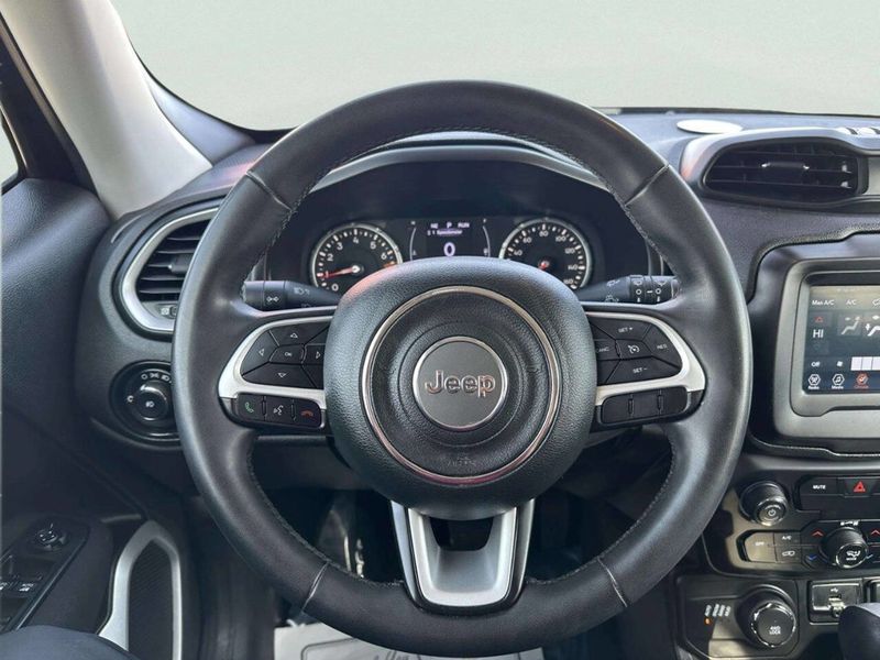 2019 Jeep Renegade Latitude 4x4 - 23000005 - 22