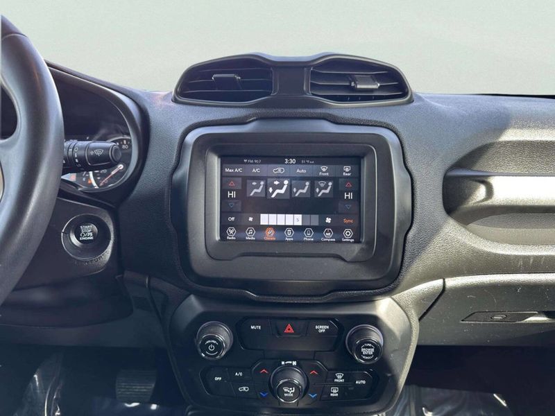2019 Jeep Renegade Latitude 4x4 - 23000005 - 25