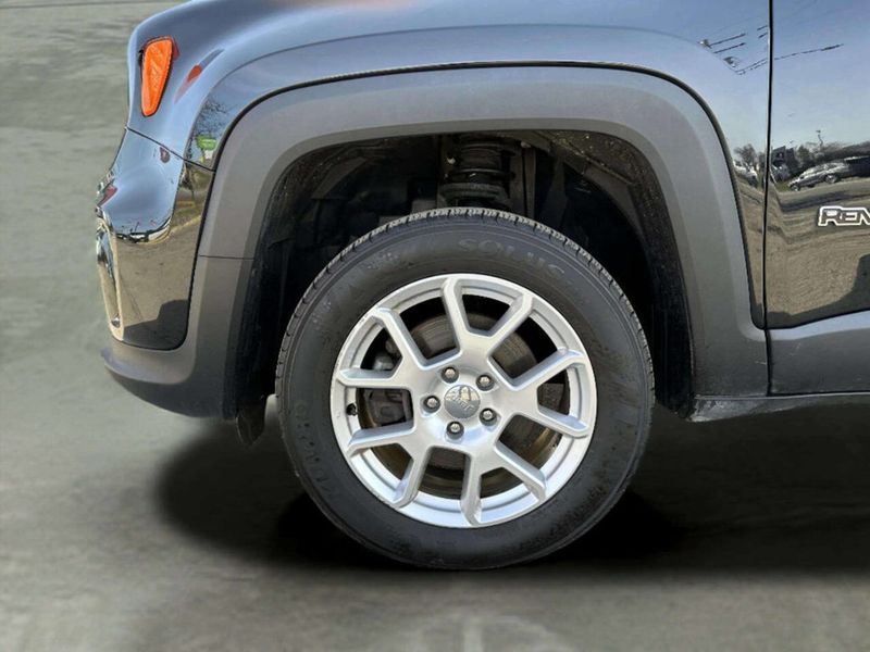 2019 Jeep Renegade Latitude 4x4 - 23000005 - 32