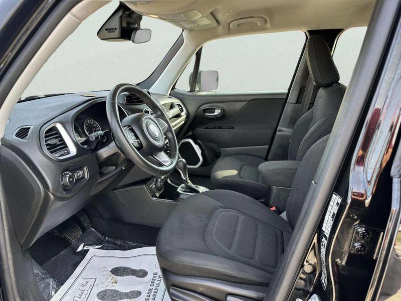 2019 Jeep Renegade Latitude 4x4 - 23000005 - 8