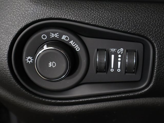 2019 Jeep Renegade Latitude 4x4 - 23086920 - 32