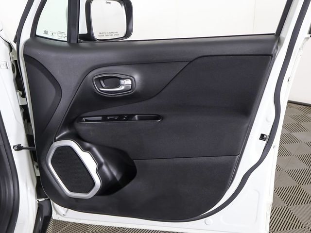 2019 Jeep Renegade Latitude FWD - 23003020 - 19