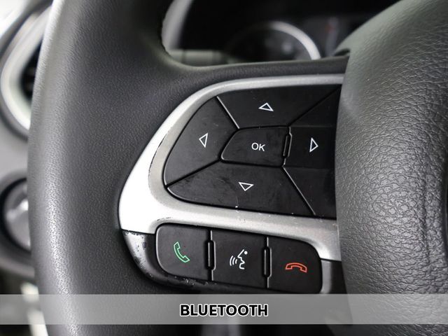2019 Jeep Renegade Latitude FWD - 23003020 - 3