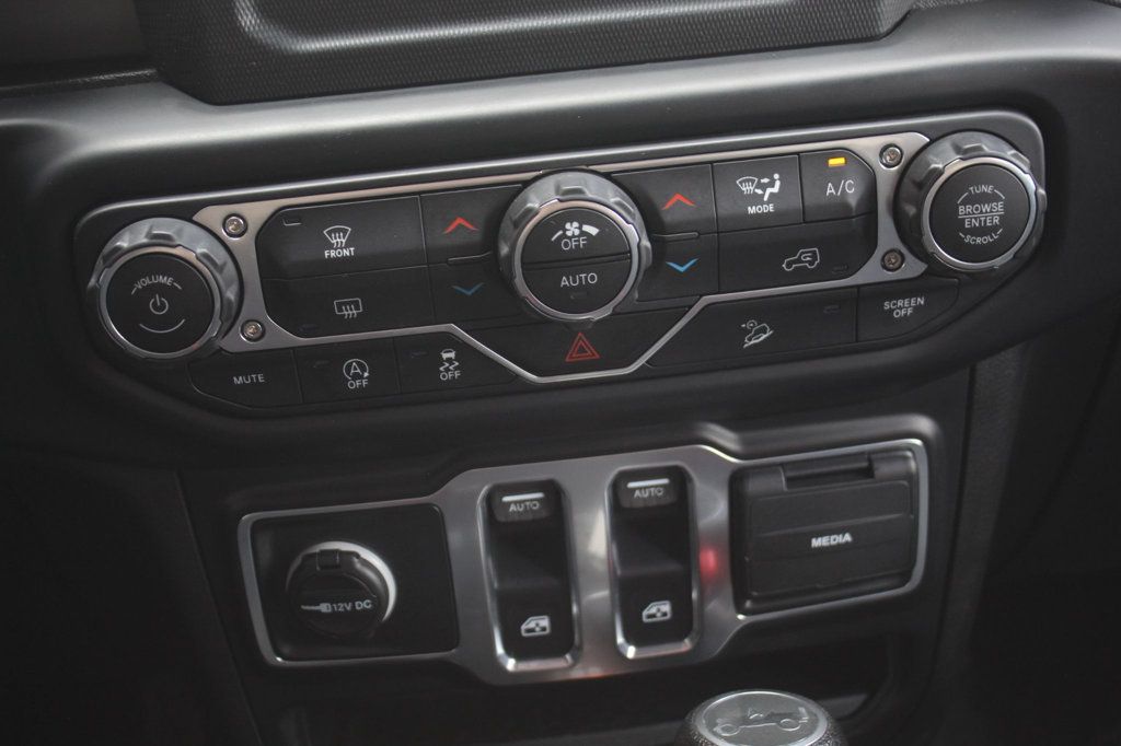 2019 Jeep Wrangler Sport S photo 13