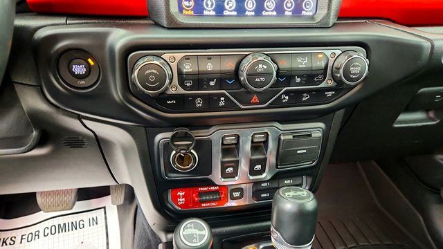 2019 Jeep Wrangler Rubicon 4x4 w/ Alpine Audio, Steel Bumpers & Leather - 23098634 - 16