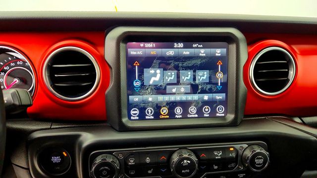 2019 Jeep Wrangler Rubicon 4x4 w/ Alpine Audio, Steel Bumpers & Leather - 23098634 - 18