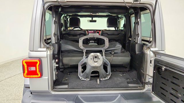 2019 Jeep Wrangler Rubicon 4x4 w/ Alpine Audio, Steel Bumpers & Leather - 23098634 - 21