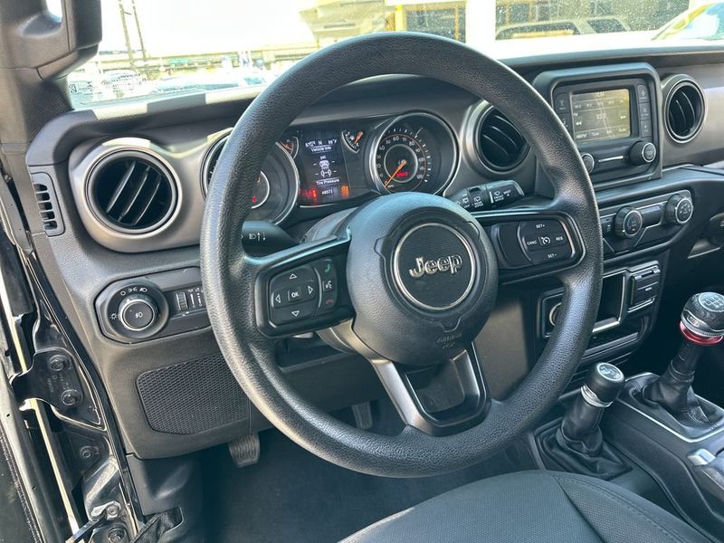 2019 Jeep Wrangler Sport - 23019444 - 17