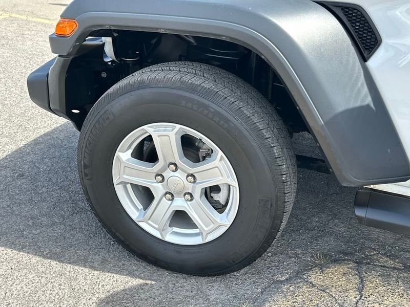 2019 Jeep Wrangler Sport S 4x4 - 22936642 - 11