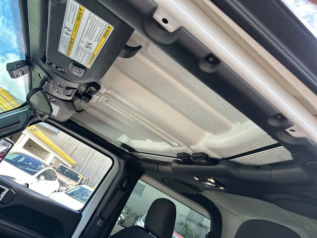 2019 Jeep Wrangler Sport S 4x4 - 22936642 - 19