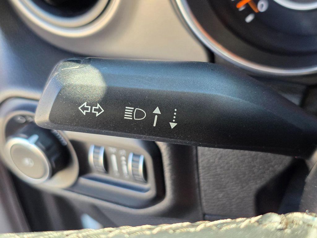 2019 Jeep Wrangler Sport S 4x4 - 22957137 - 35