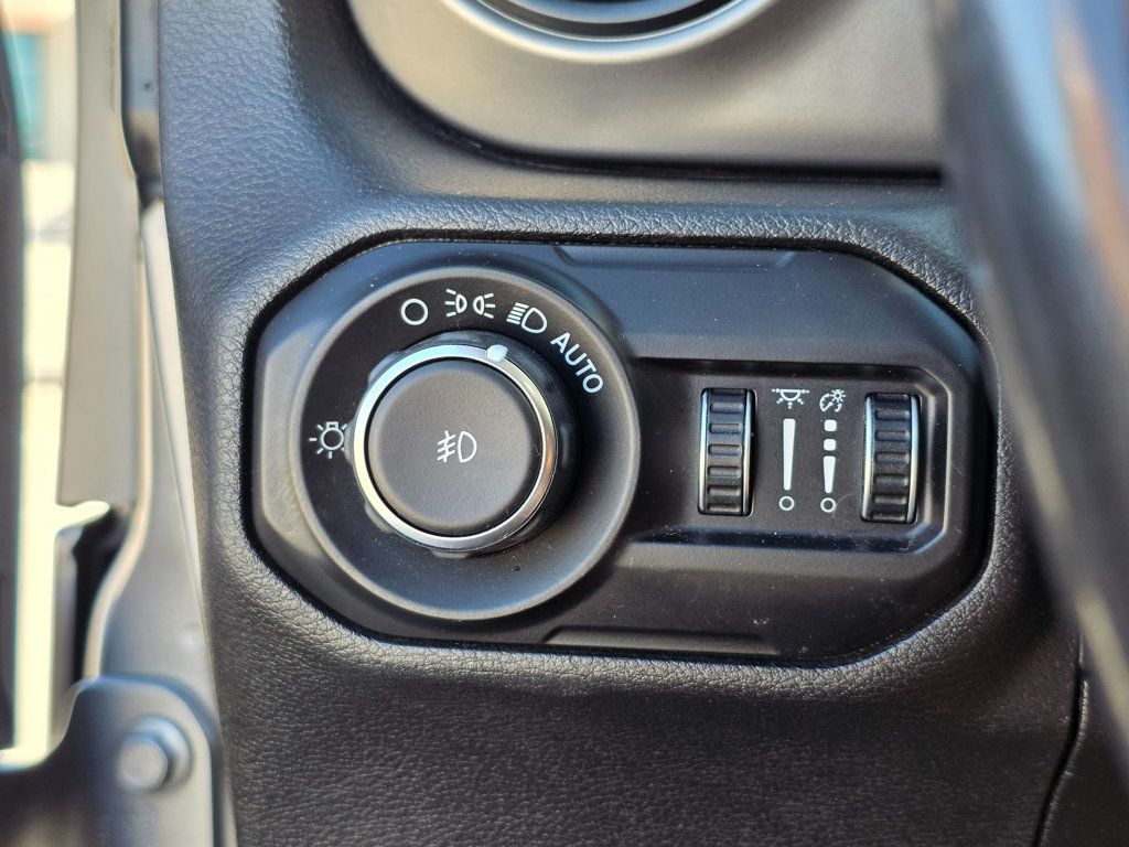 2019 Jeep Wrangler Sport S 4x4 - 22957137 - 37