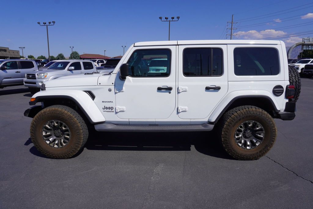 2019 Jeep Wrangler Unlimited Sahara photo 2