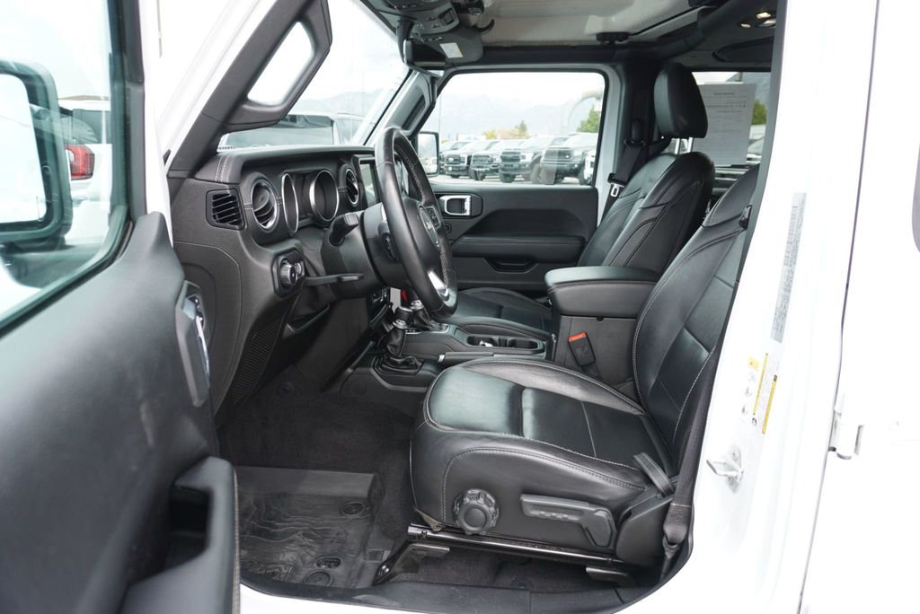 2019 Jeep Wrangler Unlimited SAHARA - 22915818 - 17