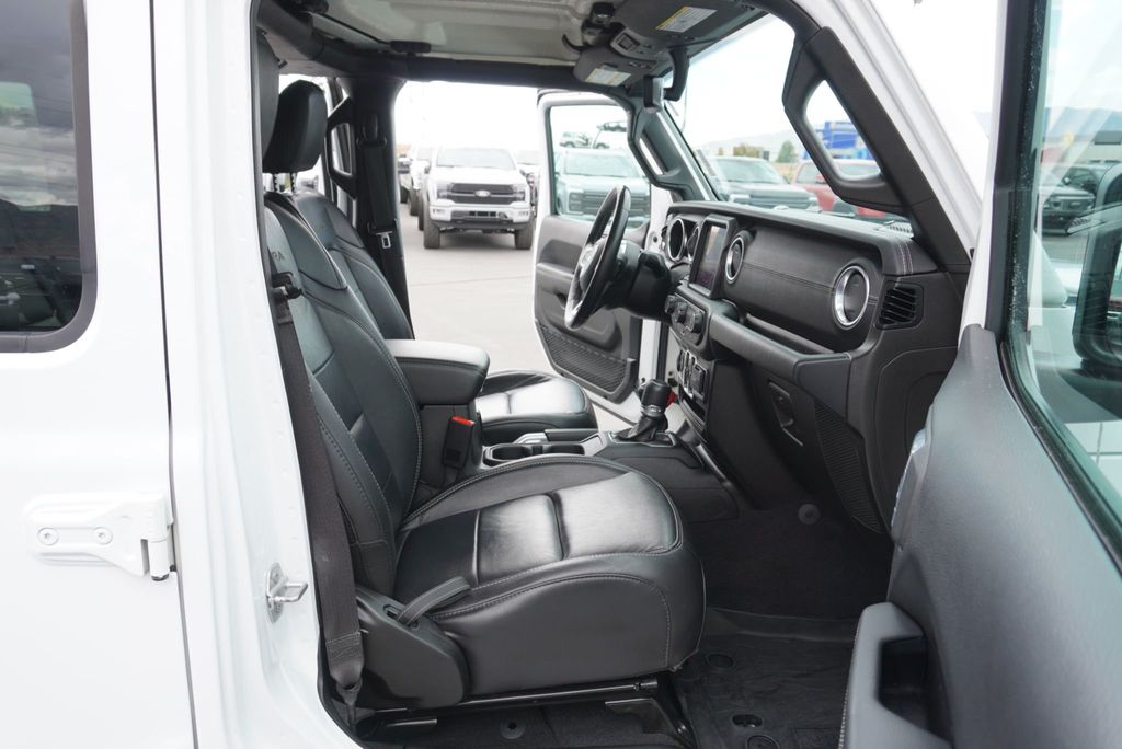 2019 Jeep Wrangler Unlimited SAHARA - 22915818 - 23