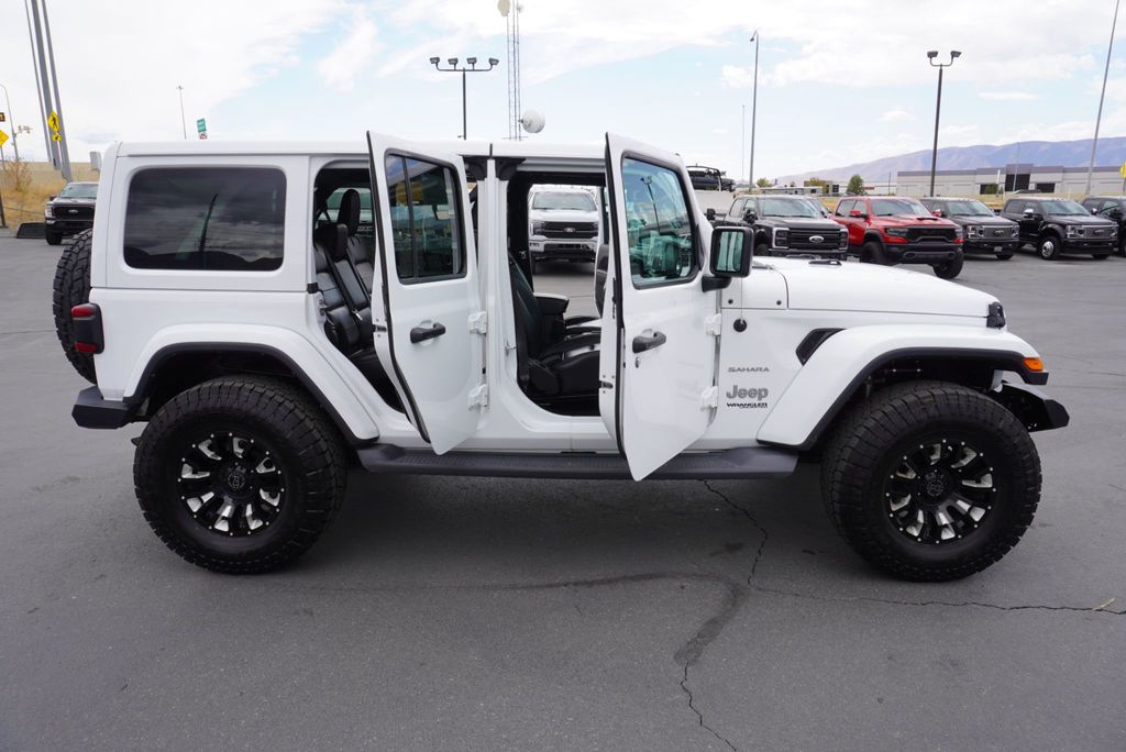 2019 Jeep Wrangler Unlimited SAHARA - 22915818 - 25
