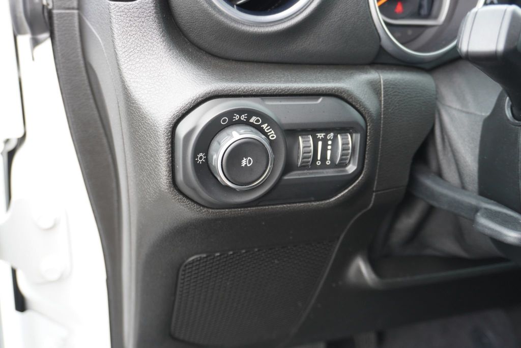 2019 Jeep Wrangler Unlimited SAHARA - 22915818 - 27