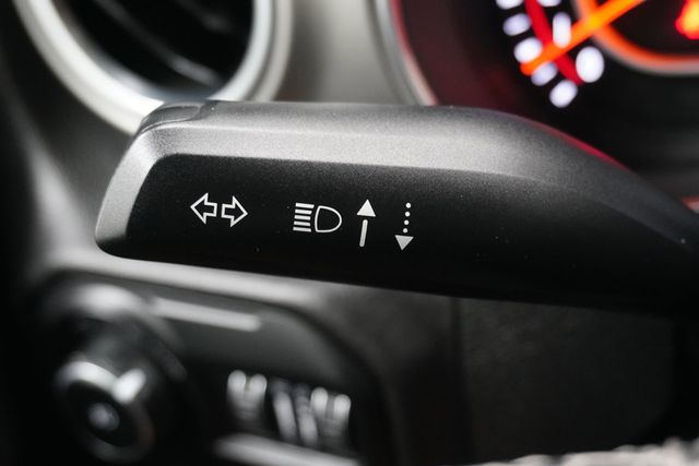 2019 Jeep Wrangler Unlimited Sahara 4x4 - 22914286 - 24