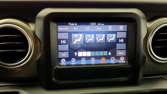2019 Jeep Wrangler Unlimited Sahara 4x4 w/ 3.6L V6 Engine & 8-Speed Automatic Transmission - 23034754 - 19