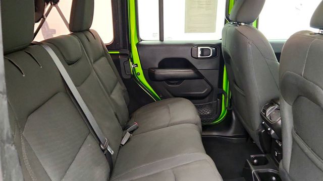 2019 Jeep Wrangler Unlimited Sahara 4x4 w/ 3.6L V6 Engine & 8-Speed Automatic Transmission - 23034754 - 23