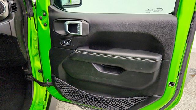2019 Jeep Wrangler Unlimited Sahara 4x4 w/ 3.6L V6 Engine & 8-Speed Automatic Transmission - 23034754 - 25