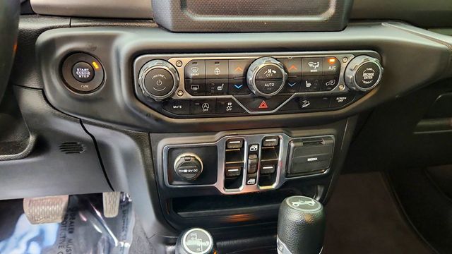 2019 Jeep Wrangler Unlimited Sport S 4x4 w/ Cold Weather & Technology Groups - 23097868 - 15