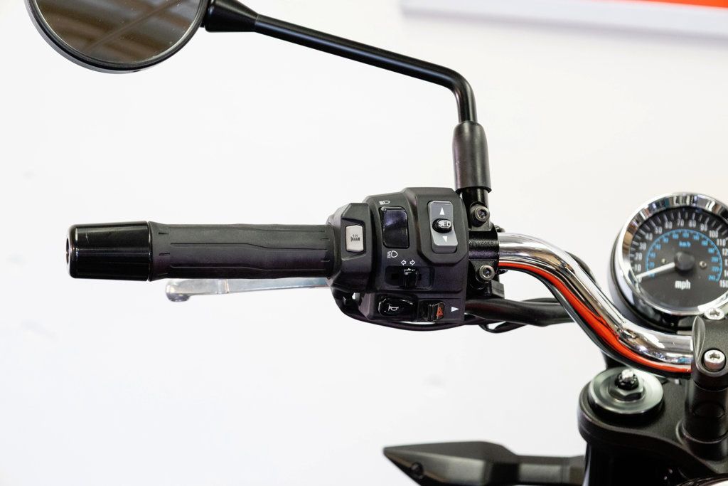 2019 KAWASAKI ZR900RS 1-OWNER FUN TO RIDE! - 23004182 - 9