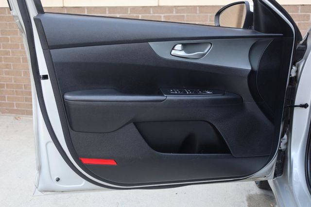 2019 Kia Forte LXS - 23047824 - 11