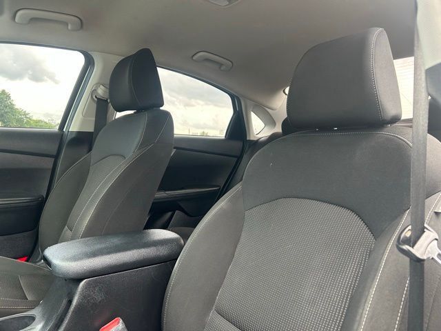 2019 Kia Forte LXS IVT - 23034403 - 9