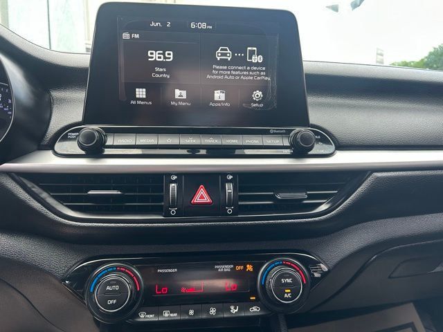 2019 Kia Forte LXS IVT - 23034403 - 10
